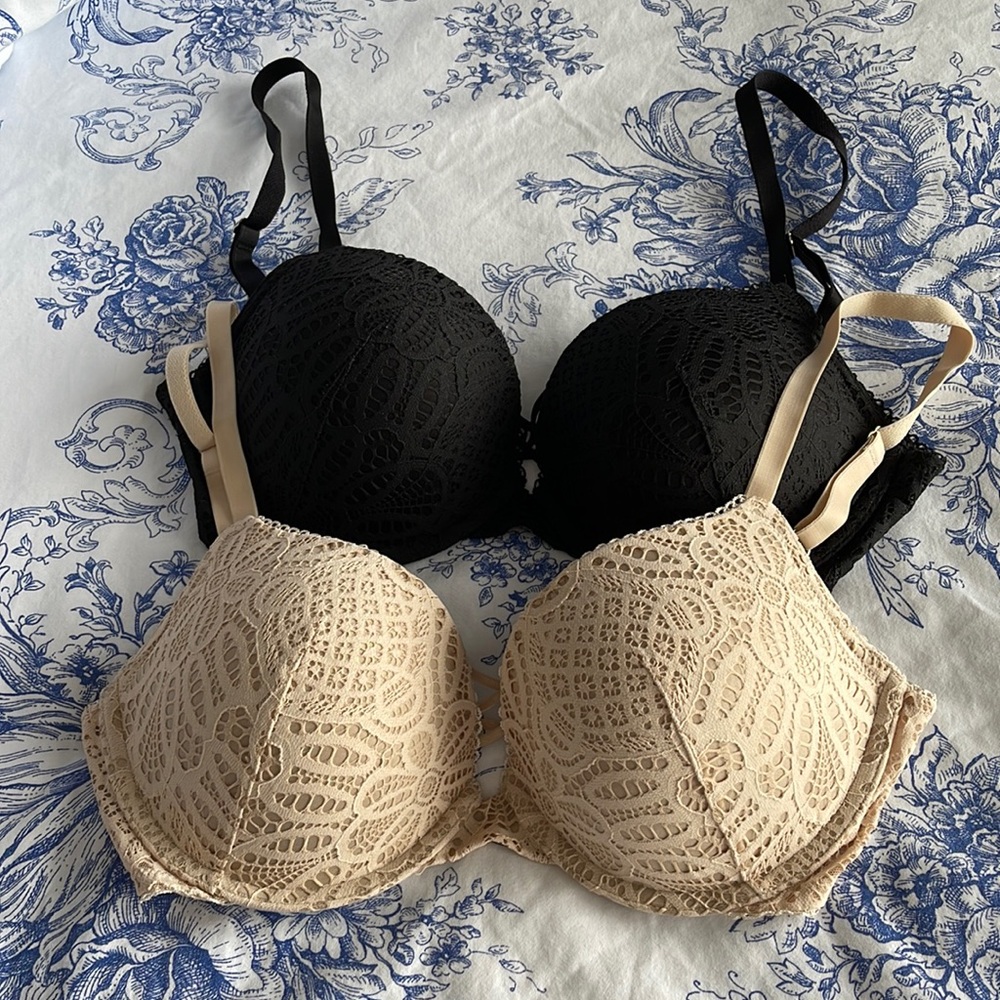 Victoria’s Secret bras 34D